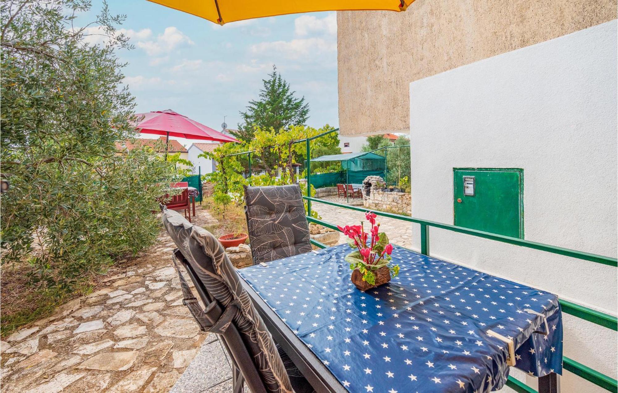 Amazing Apartment In Pula With Kitchen Luaran gambar